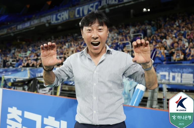 HLV Shin Tae-yong phản bác lại cáo buộc đánh chửi và hành hung cầu thủ Ulsan Hyundai HLV Shin Tae-yong phản bác lại cáo buộc đánh chửi và hành hung cầu thủ Ulsan Hyundai