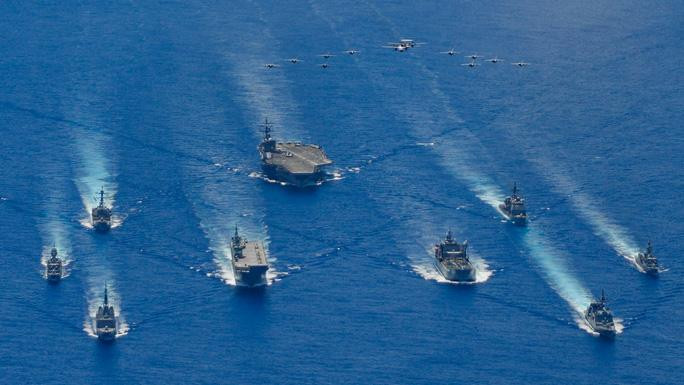 Nhóm tác chiến tàu sân bay USS Ronald Reagan trong lần tập trận cùng lực lượng Nhật Bản và Australia ở biển Philippines Nhóm tác chiến tàu sân bay USS Ronald Reagan trong lần tập trận cùng lực lượng Nhật Bản và Australia ở biển Philippines