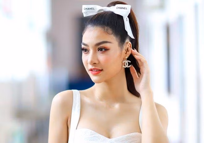 Á hậu Kiều Loan không chỉ ghi dấu ấn ở các đấu trường sắc đẹp mà còn đạt nhiều thành tích ấn tượng trên con đường ca hát