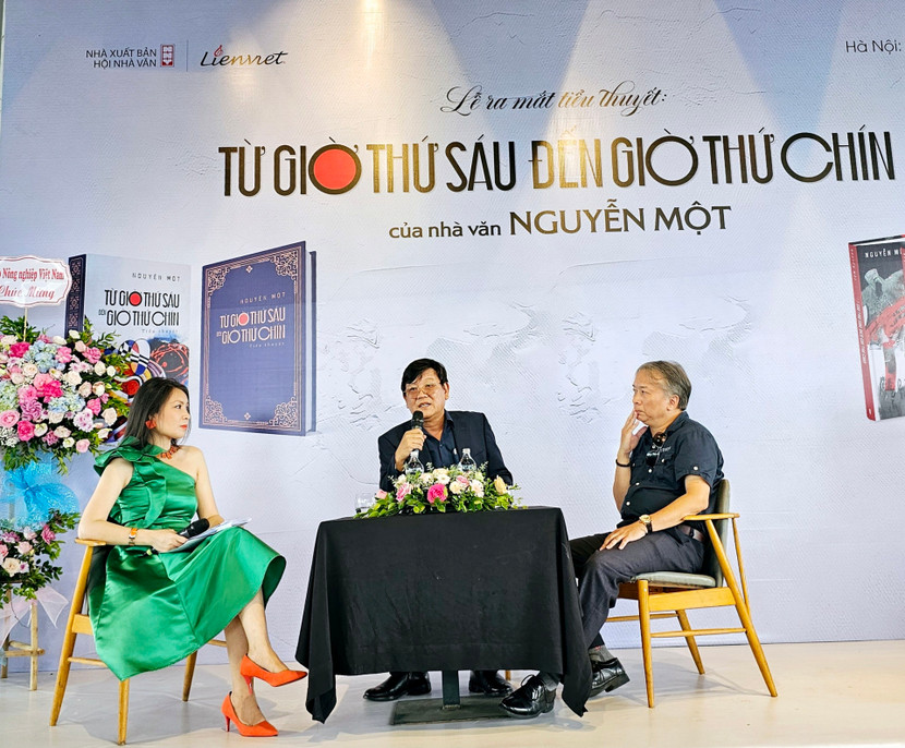 Nhà văn Nguyễn Một chia sẻ tại Lễ ra mắt tiểu thuyết "Từ giờ thứ sáu đến giờ thứ chín". Nhà văn Nguyễn Một chia sẻ tại Lễ ra mắt tiểu thuyết "Từ giờ thứ sáu đến giờ thứ chín".