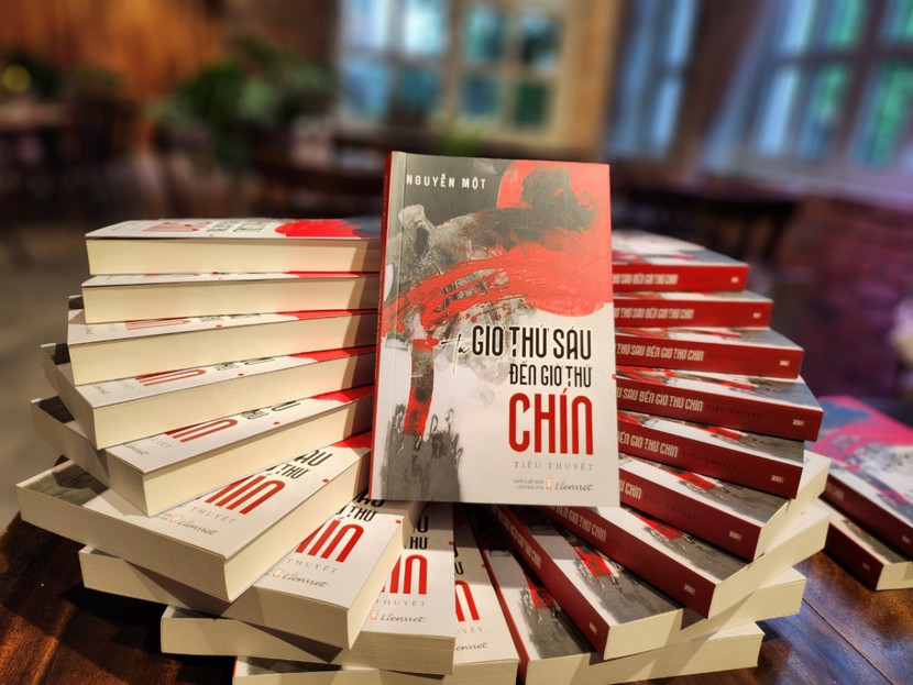 Cuốn tiểu thuyết với bản in phổ thông Cuốn tiểu thuyết với bản in phổ thông