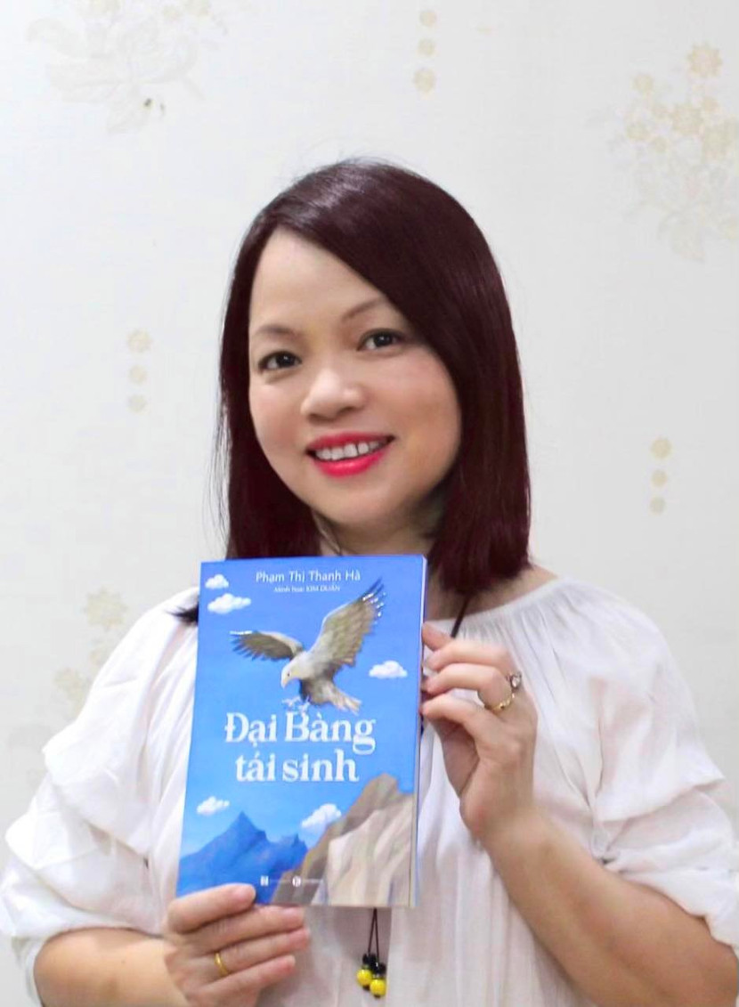 Nhà biên kịch Phạm Thanh Hà và cuốn truyện "Đại bàng tái sinh" Nhà biên kịch Phạm Thanh Hà và cuốn truyện "Đại bàng tái sinh"