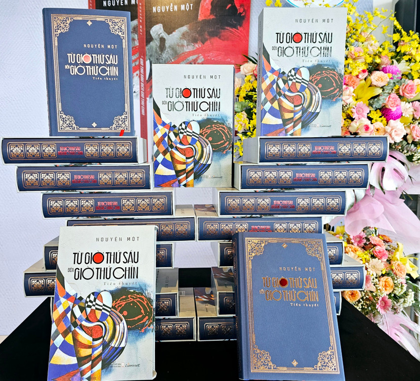 100 bản đặc biệt được in ấn, hoàn thiện công phu bằng chất liệu giấy mỹ thuật và 16 bức minh họa màu chính là lời tri ân mà tác giả dành tặng cho các độc giả thân thiết. 100 bản đặc biệt được in ấn, hoàn thiện công phu bằng chất liệu giấy mỹ thuật và 16 bức minh họa màu chính là lời tri ân mà tác giả dành tặng cho các độc giả thân thiết.