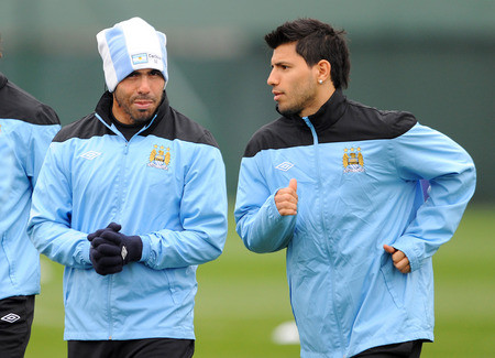 Tevez sẽ trở lại trong trận đấu với Chelsea ảnh 1