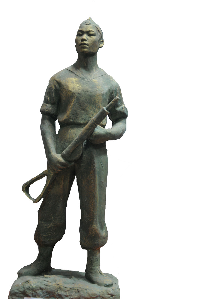 Điêu khắc thạch cao "Tự vệ Thủ đô" của nhà điêu khắc Nguyễn Thị Kim Điêu khắc thạch cao "Tự vệ Thủ đô" của nhà điêu khắc Nguyễn Thị Kim