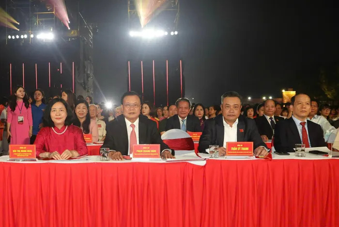 Các đại biểu tham dự chương trình. Ảnh: Viết Thành.