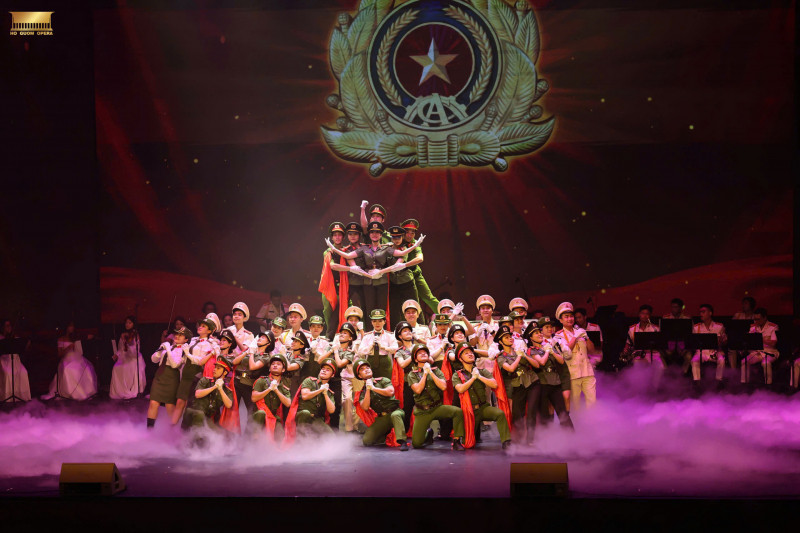 Chương trình "Mệnh lệnh trái tim" của Nhà hát CAND tham dự liên hoan vào ngày 10/10. Chương trình "Mệnh lệnh trái tim" của Nhà hát CAND tham dự liên hoan vào ngày 10/10.