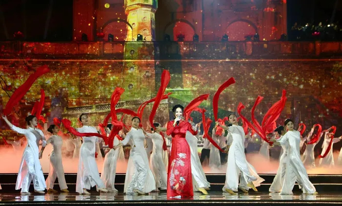 Một tiết mục biểu diễn trong chương trình. Ảnh: Viết Thành