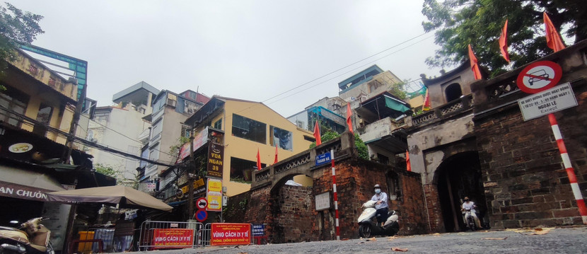 Hà Nội đã có 3 tuần thực hiện giãn cách xã hội để sớm khống chế, xử lý dứt điểm dịch bệnh, không để lây lan trong cộng đồng, bảo vệ sức khỏe của nhân dân - Ảnh: Phú Khánh Hà Nội đã có 3 tuần thực hiện giãn cách xã hội để sớm khống chế, xử lý dứt điểm dịch bệnh, không để lây lan trong cộng đồng, bảo vệ sức khỏe của nhân dân - Ảnh: Phú Khánh