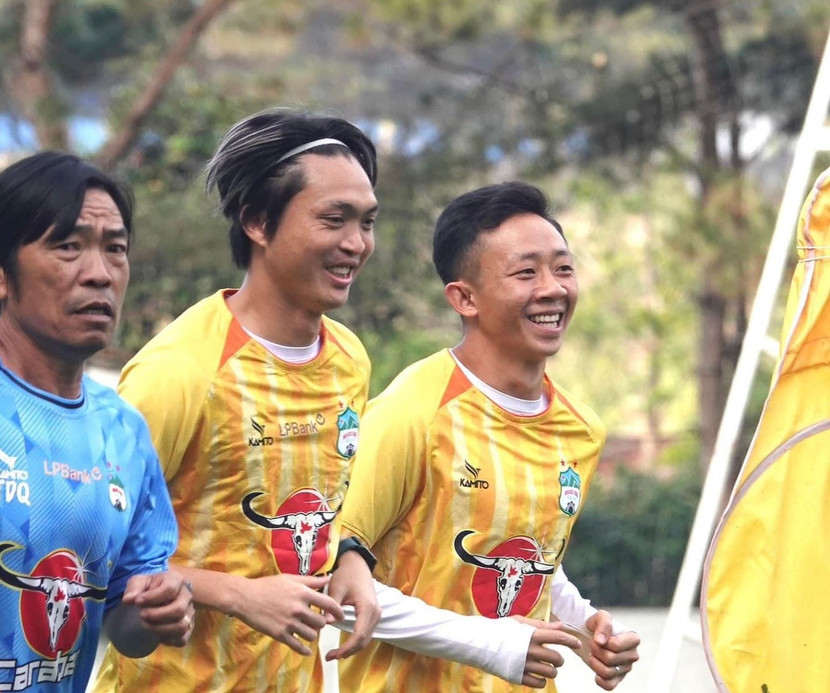 Tuấn Anh cùng đồng đội hứng khởi tập khai xuân