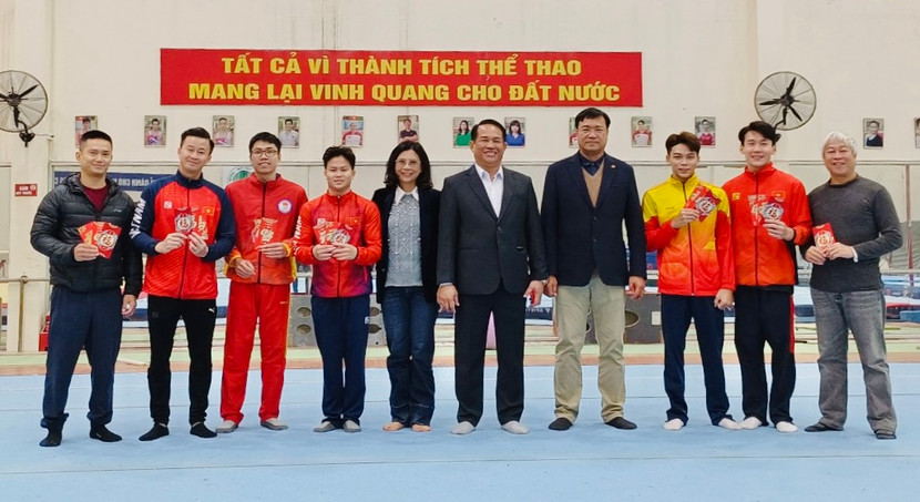 Lãnh đạo ngành thể thao, bộ môn thể dục thăm, động viên đội tuyển thể dục dụng cụ trước giờ lên đường dự Cúp thế giới tại Ai Cập và Đức Lãnh đạo ngành thể thao, bộ môn thể dục thăm, động viên đội tuyển thể dục dụng cụ trước giờ lên đường dự Cúp thế giới tại Ai Cập và Đức