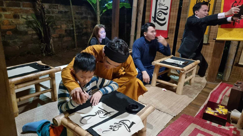 Trải nghiệm viết chữ Quốc ngữ. Trải nghiệm viết chữ Quốc ngữ.