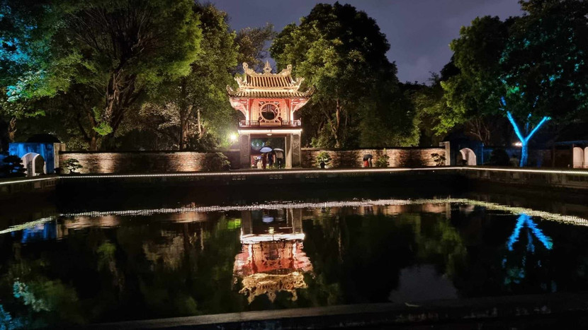 Khuê Văn Các được trang hoàng vào ban đêm Khuê Văn Các được trang hoàng vào ban đêm