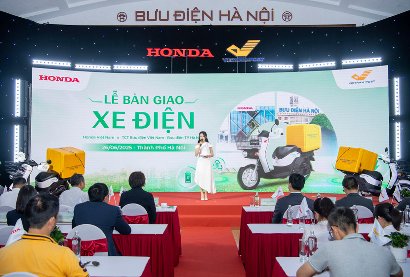 Công ty Honda Việt Nam và Tổng Công ty Bưu điện Việt Nam tổ chức bàn giao 205 xe điện Honda Benly e: