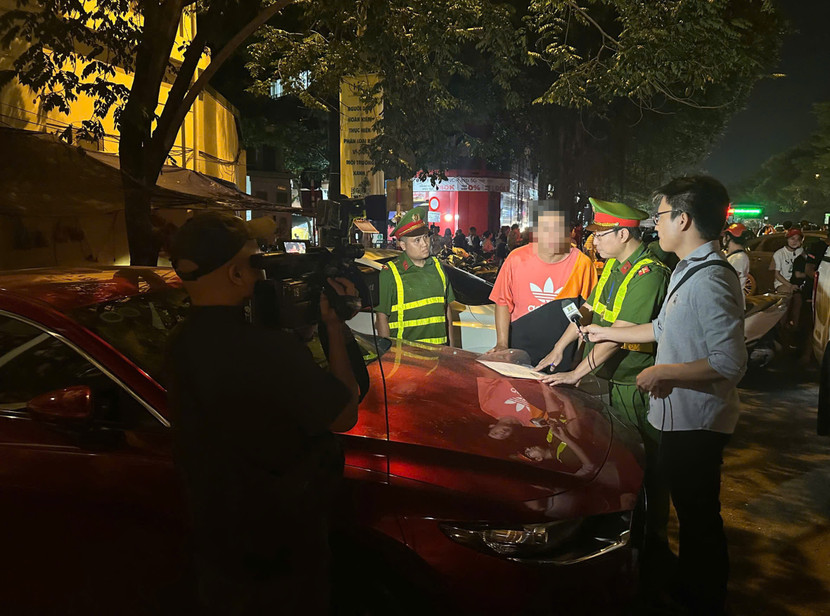 Công an quận Hoàn Kiếm xử lý các bãi xe không phép