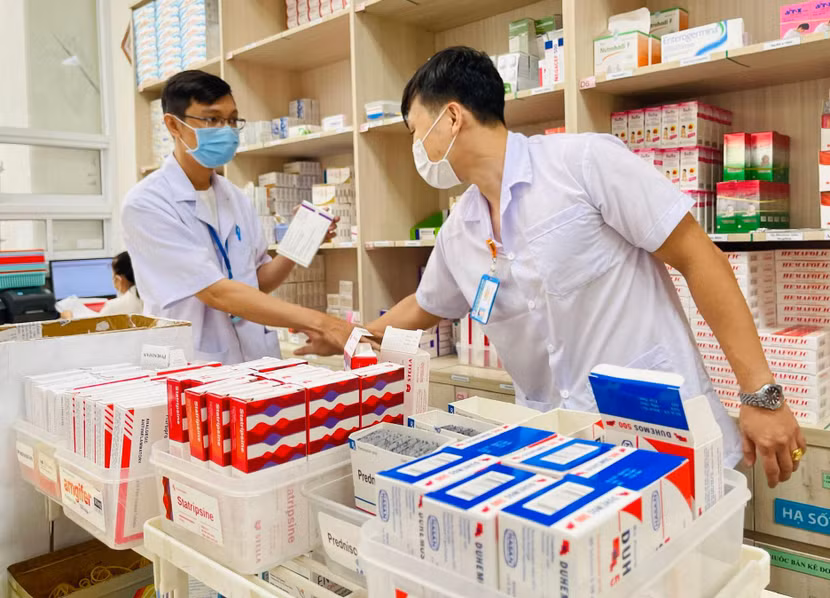 Tình trạng thiếu thuốc điều trị vẫn đang xảy ra ở các bệnh viện công (Ảnh minh họa)