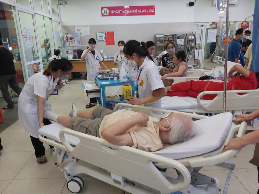 Cấp cứu điều trị bệnh nhân tại Bệnh viện Thanh Nhàn Cấp cứu điều trị bệnh nhân tại Bệnh viện Thanh Nhàn