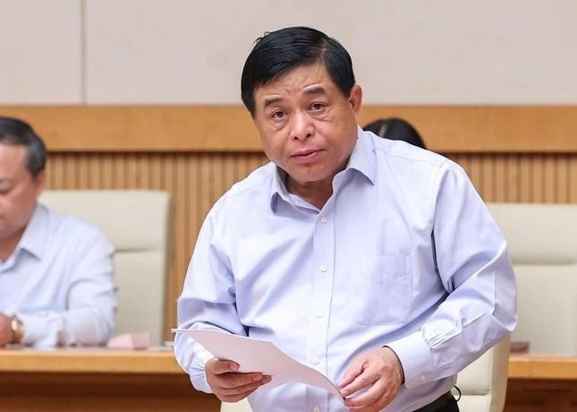 Bộ trưởng Nguyễn Chí Dũng báo cáo tại phiên họp