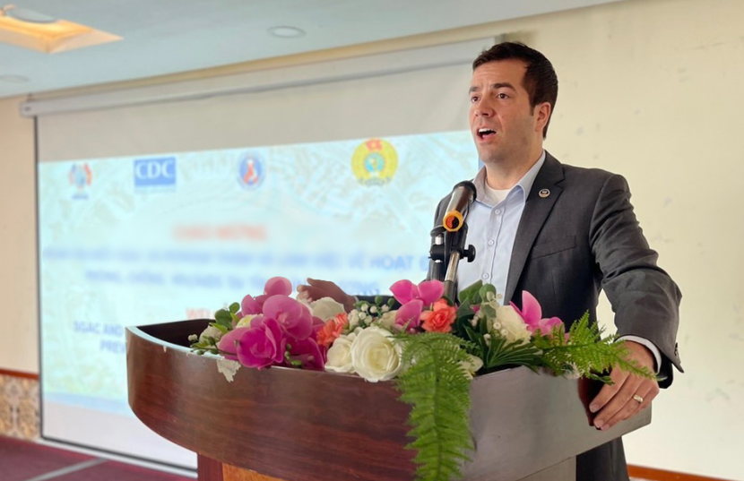 Giám đốc CDC Hoa Kỳ tại Việt Nam trao đổi trực tuyến với báo chí về bệnh đậu mùa khỉ Giám đốc CDC Hoa Kỳ tại Việt Nam trao đổi trực tuyến với báo chí về bệnh đậu mùa khỉ