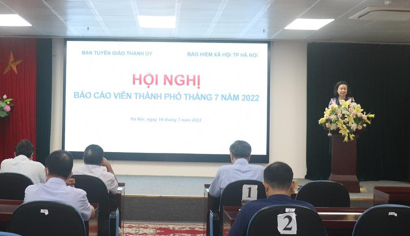 Phó Trưởng ban Tuyên giáo Thành ủy Hà Nội Đinh Thị Lan Duyên phát biểu tại hội nghị Phó Trưởng ban Tuyên giáo Thành ủy Hà Nội Đinh Thị Lan Duyên phát biểu tại hội nghị