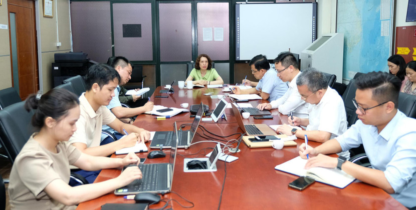 Thứ trưởng Bộ Y tế Nguyễn Thị Liên Hương chủ trì cuộc họp về tiến độ tiêm vaccine Covid-19 chiều 18-7