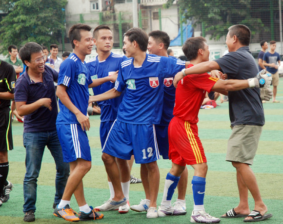 Thắng nghẹt thở, đội bóng Hội Nhà báo TP Hà Nội vô địch ảnh 9