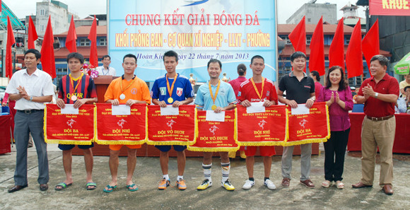 Thắng nghẹt thở, đội bóng Hội Nhà báo TP Hà Nội vô địch ảnh 11