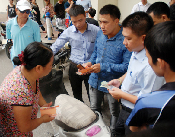 Bị phe vé "quây", BTC không dám bán nốt vé trận Việt Nam - Arsenal ảnh 8