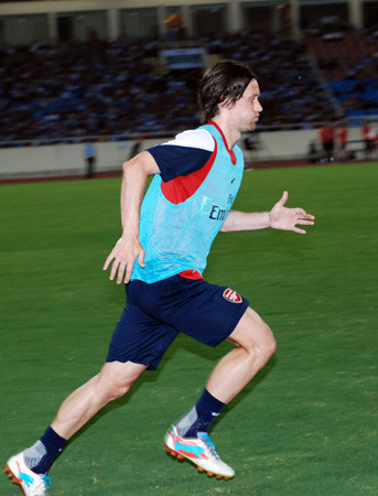 Các "Pháo thủ" hâm nóng sân Mỹ Đình ảnh 11