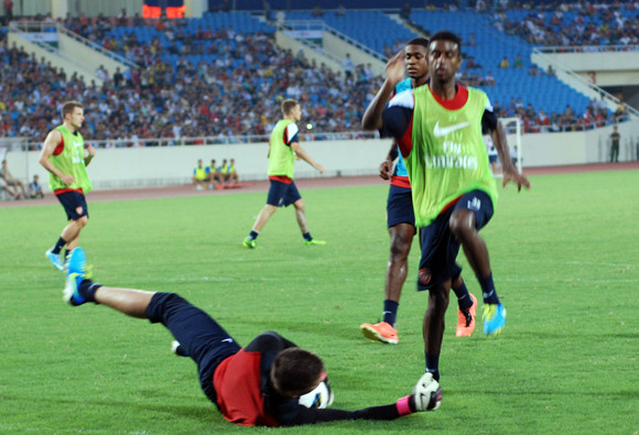 Các "Pháo thủ" hâm nóng sân Mỹ Đình ảnh 9