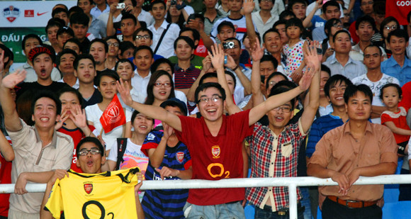 Các "Pháo thủ" hâm nóng sân Mỹ Đình ảnh 4