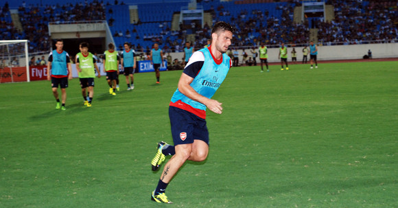 Các "Pháo thủ" hâm nóng sân Mỹ Đình ảnh 7