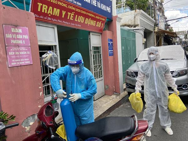 Điều trị F0 thể nhẹ tại trạm y tế lưu động (Ảnh minh họa) Điều trị F0 thể nhẹ tại trạm y tế lưu động (Ảnh minh họa)