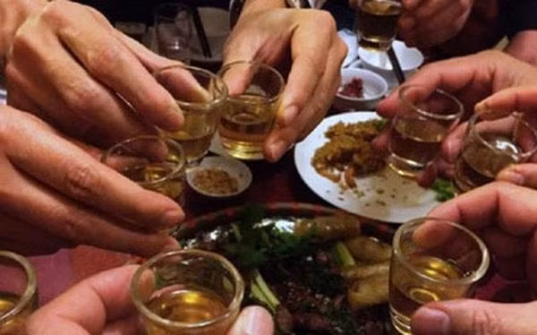 Nguy cơ ngộ độc rượu gia tăng vào thời điểm cuối năm (Ảnh minh họa)