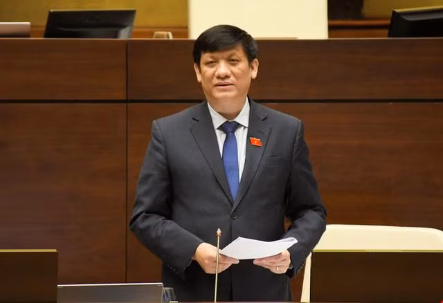 Bộ trưởng Bộ Y tế Nguyễn Thanh Long phát biểu tại Quốc hội