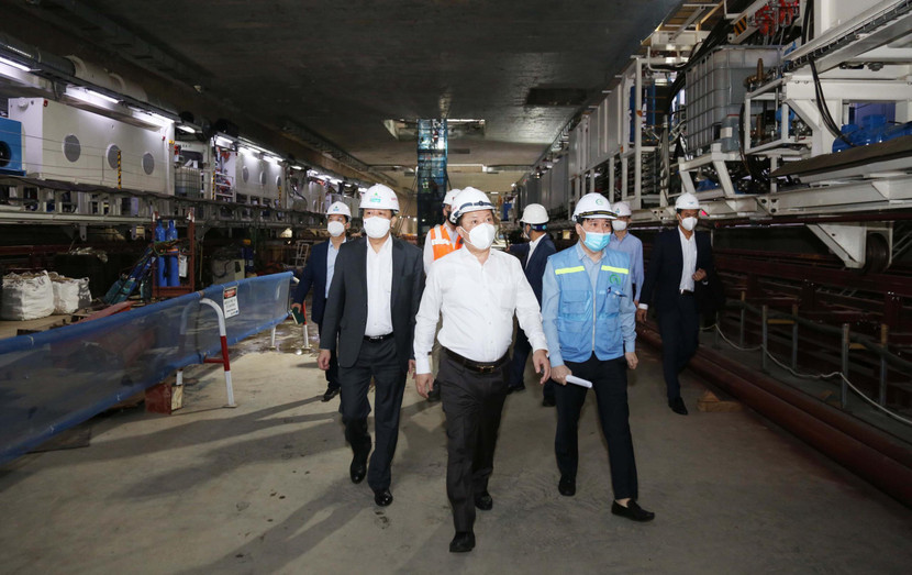 Bí thư Thành ủy Đinh Tiến Dũng kiểm tra tại công trường tuyến đường sắt đô thị đoạn Nhổn - Ga Hà Nội