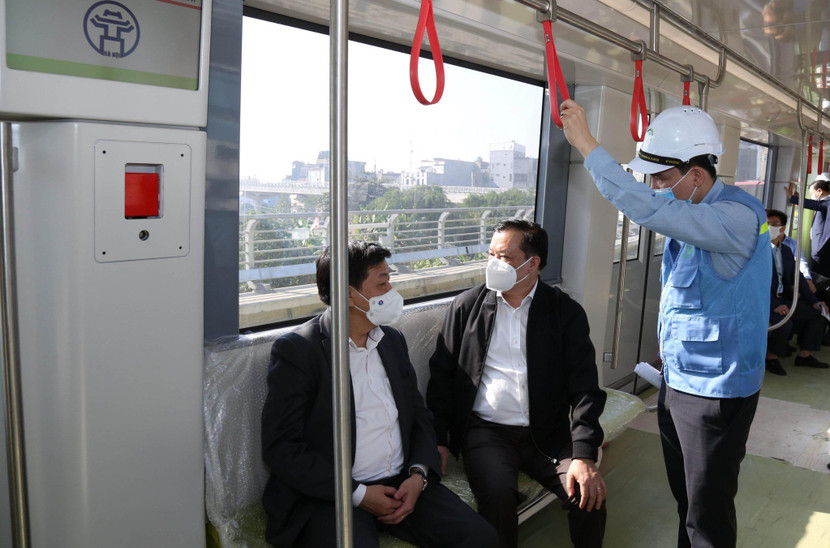 Bí thư Thành ủy đã kiểm tra tại ga S9 và ga S8