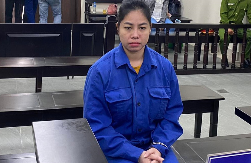 Nữ giám đốc lừa đảo du học Đinh Thị Quỳnh bị đưa ra xét xử tại tòa.