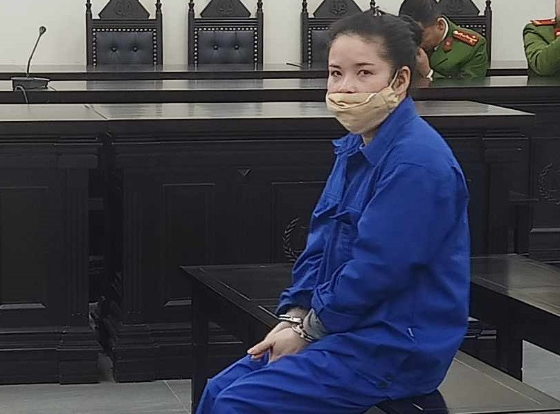 "Nữ quái" Nguyễn Thị Diệu Hương tại phiên tòa phải trì hoãn.