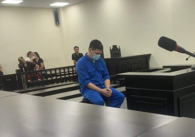 Đồng Trung Kiêm bị đưa ra xét xử tại tòa.