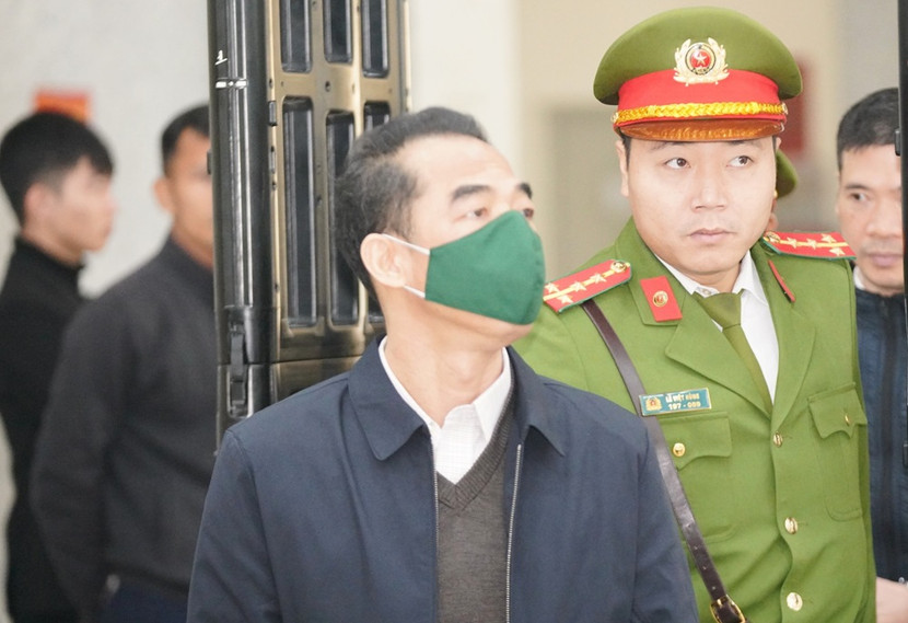 Bị cáo Tô Anh Dũng (cựu Thứ trưởng Bộ Ngoại giao) được giảm 2 năm tù. Bị cáo Tô Anh Dũng (cựu Thứ trưởng Bộ Ngoại giao) được giảm 2 năm tù.