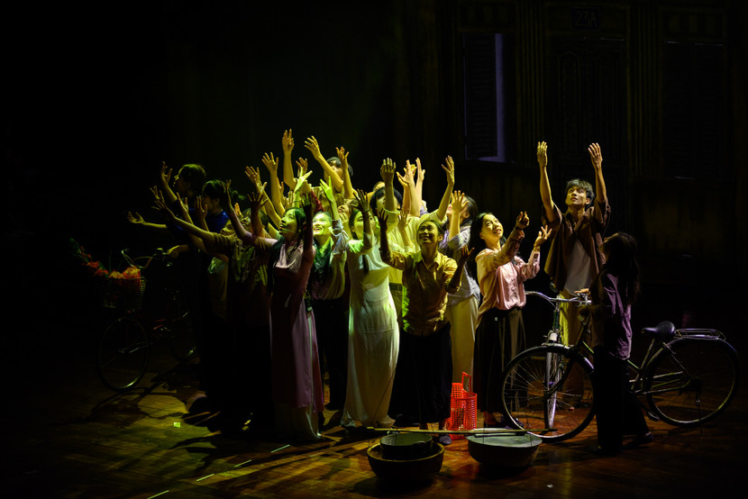 Vở nhạc kịch "Người tìm nơi sóng lặng" năm 2023 do học sinh trường THPT chuyên Hà Nội - Amsterdam biểu diễn tại Cung văn hóa lao động hữu nghị Việt - Xô. Vở nhạc kịch "Người tìm nơi sóng lặng" năm 2023 do học sinh trường THPT chuyên Hà Nội - Amsterdam biểu diễn tại Cung văn hóa lao động hữu nghị Việt - Xô.