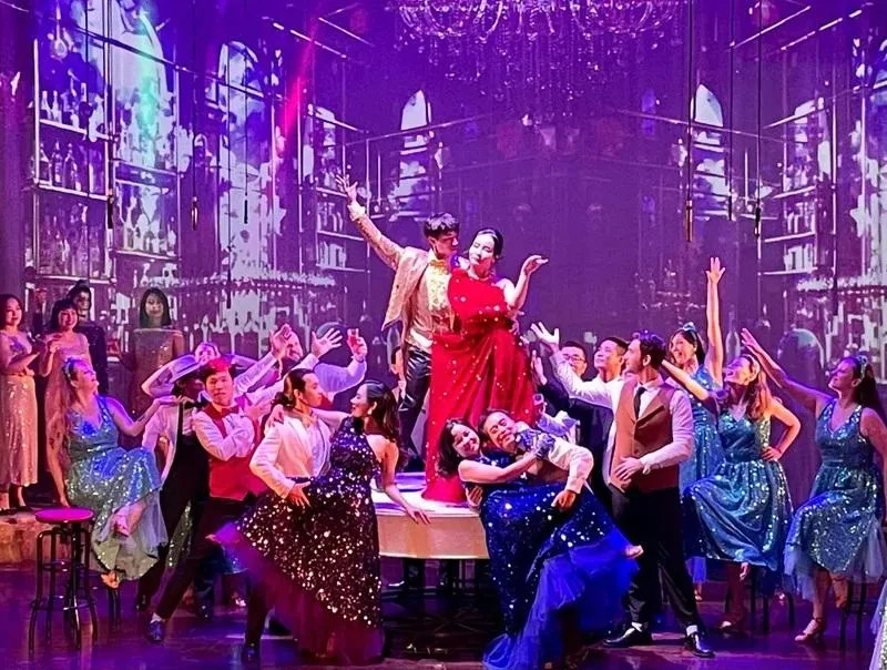 Một cảnh trong vở opera "Carmen" Một cảnh trong vở opera "Carmen"