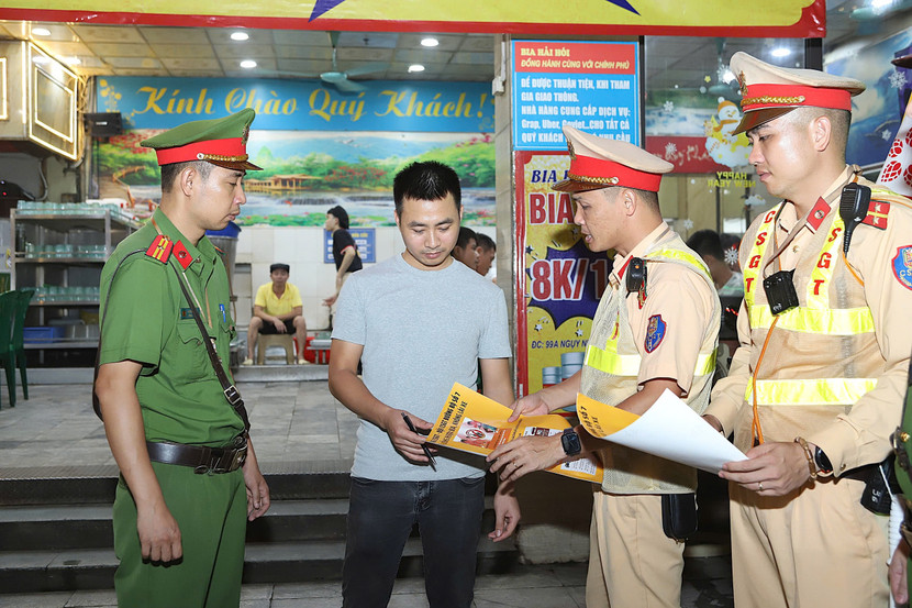Tuyên truyền đến từng người dân tại các quán ăn, nhà hàng, quán nhậu