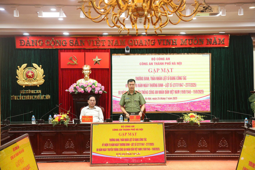 Đại tá Nguyễn Ngọc Quyền - Phó Bí thư Đảng ủy, Phó Giám đốc CATP Hà Nội bày tỏ lời tri ân tại buổi gặp mặt