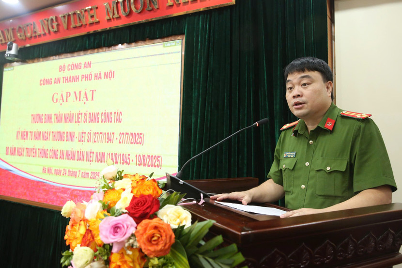 Trung tá Nguyễn Hoài Sơn - Trưởng Công an phường Thanh Liệt chia sẻ niềm xúc động trước sự quan tâm của Đảng ủy, Ban Giám đốc CATP