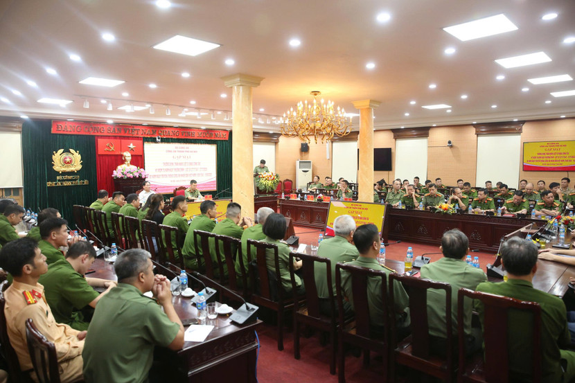 Công an thành phố Hà Nội gặp mặt 126 đồng chí là thương binh, thân nhân gia đình liệt sĩ