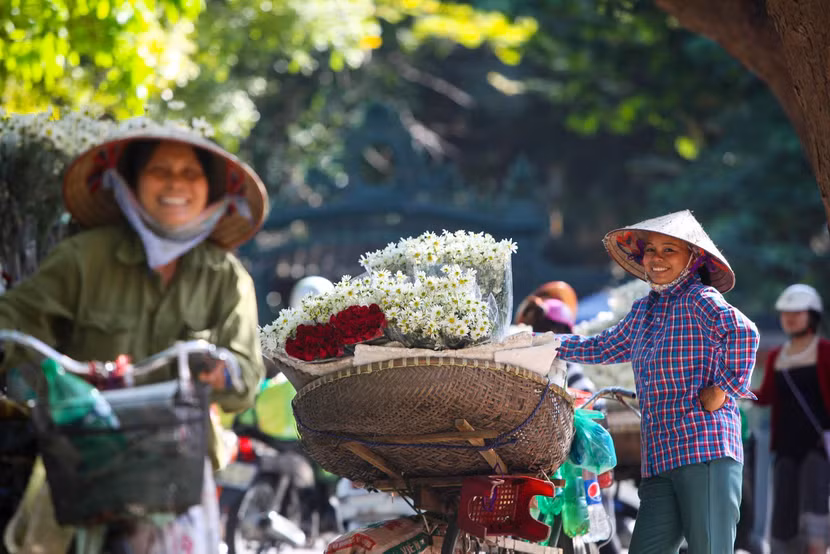 Hà Nội mang một nét đẹp bình dị, mộc mạc và được hình thành từ chính quá trình lao động của những người dân ngụ cư - Ảnh: LAM THANH