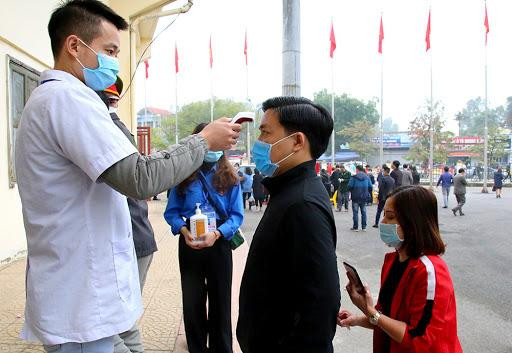 Cùng với tiêm vaccine, người dân vẫn cần phải luôn nâng cao ý thức phòng chống dịch bệnh, thực hiện nghiêm các biện pháp phòng chống dịch bệnh Cùng với tiêm vaccine, người dân vẫn cần phải luôn nâng cao ý thức phòng chống dịch bệnh, thực hiện nghiêm các biện pháp phòng chống dịch bệnh