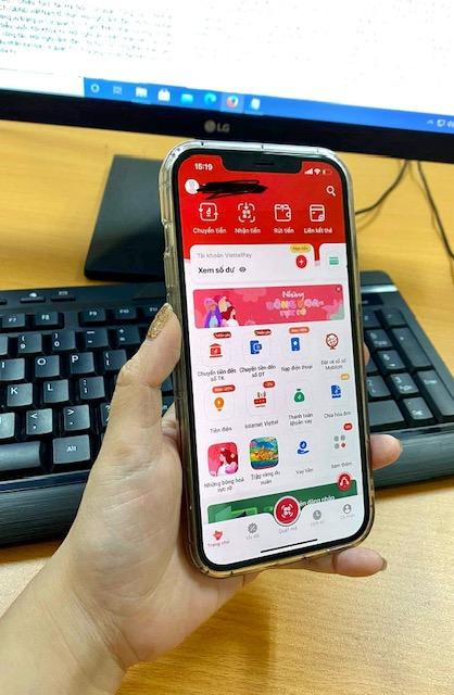 Các nhà mạng “chạy đua” triển khai Mobile Money